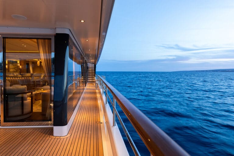 Motor Yacht Calypso Walkway