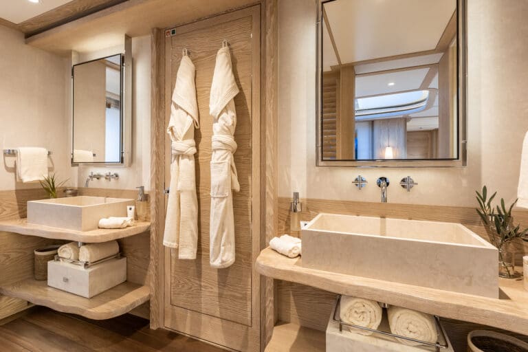 Motor Yacht Calypso Master Bathroom