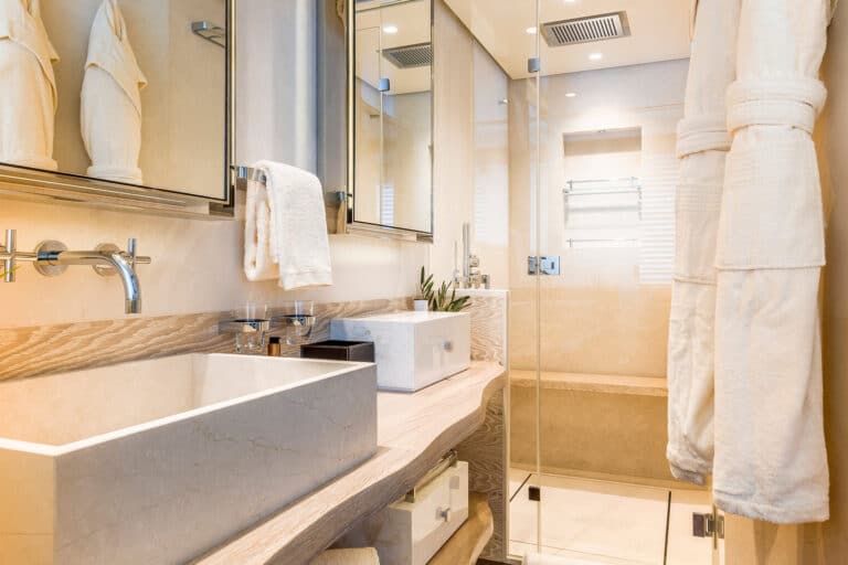 Motor Yacht Calypso Guest Bathroom