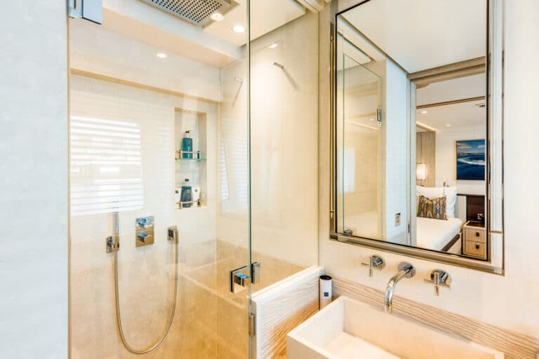 Motor Yacht Calypso Twin Stateroom Bathroom