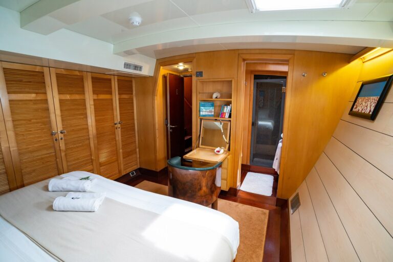 Super yacht DOUCE FRANCE - Master cabin overview