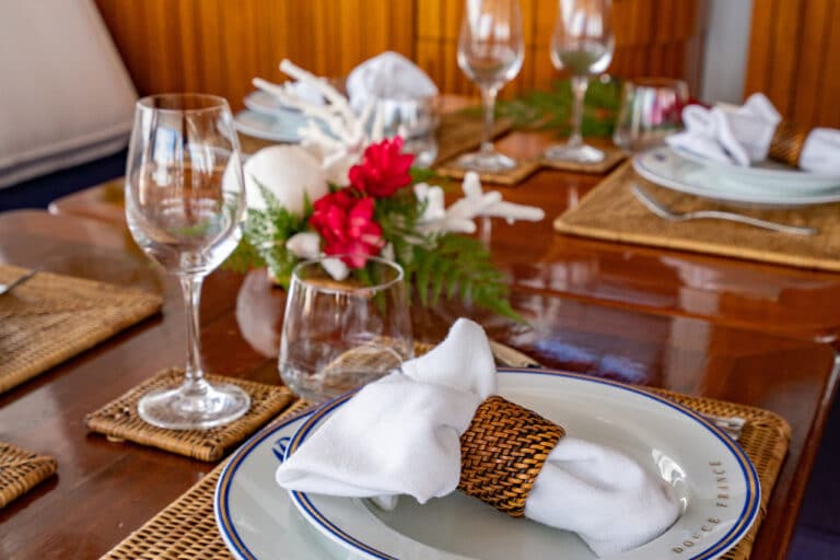 Super yacht DOUCE FRANCE - Table details