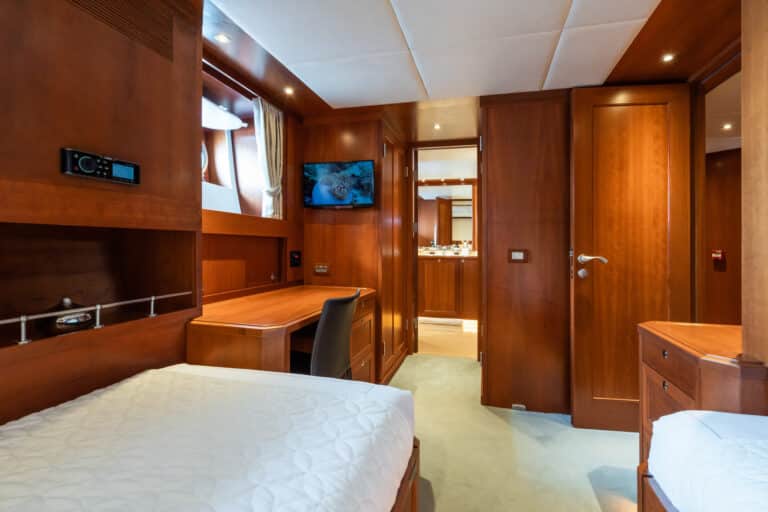 EXMAR-Yachting-Cornelia-cabins-01