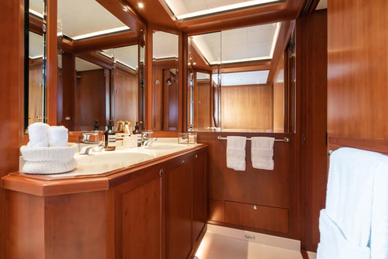 EXMAR-Yachting-Cornelia-cabins-master-02