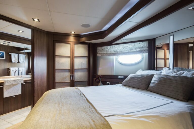 Super Yacht Bagheera - Double guest suite2