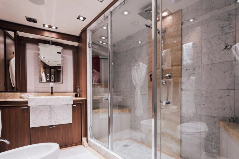 Yacht Bagheera - Ensuite Bathroom