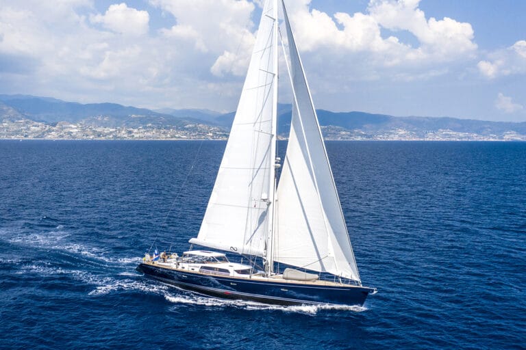 Luxury Yacht LADY 8 - Bird view right