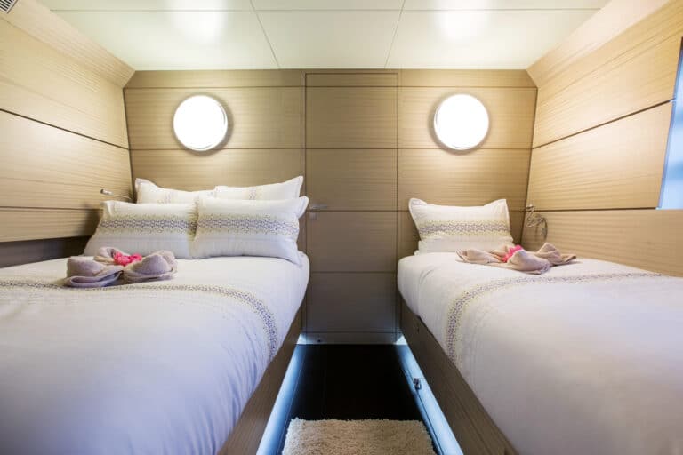 Luxury Catamaran HUTIANE Twin Cabin