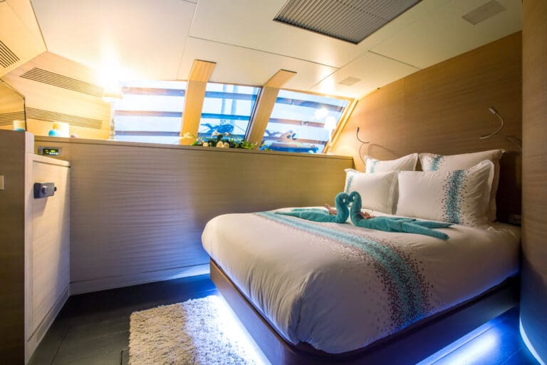 Luxury Catamaran HUTIANE Double Cabin