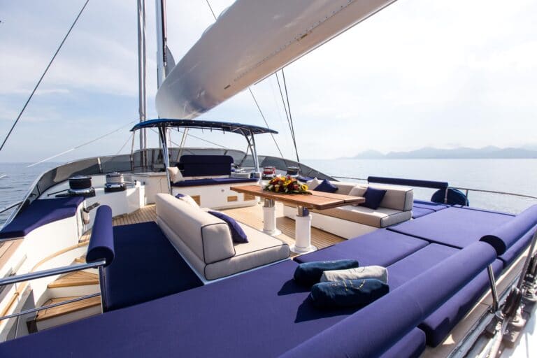 Luxury Catamaran HUTIANE Fly bridge