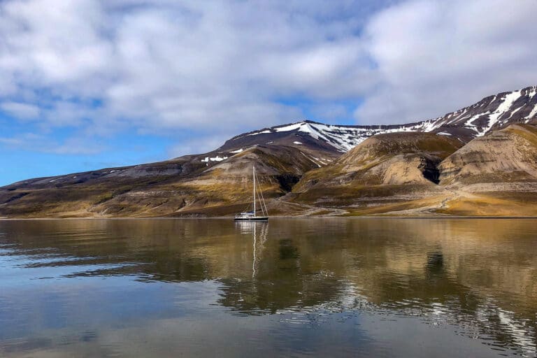 Luxury yacht LEATSA - Discover the arctic