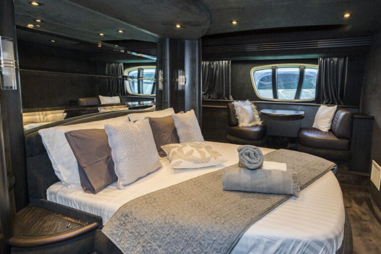 Luxury Motor Yacht MEDUSA Master cabin