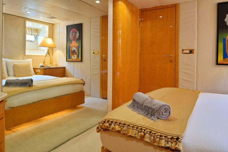 Luxury Motor Yacht MOONRAKER master bedroom