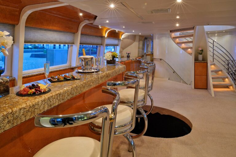 Luxury Motor Yacht MOONRAKER bar