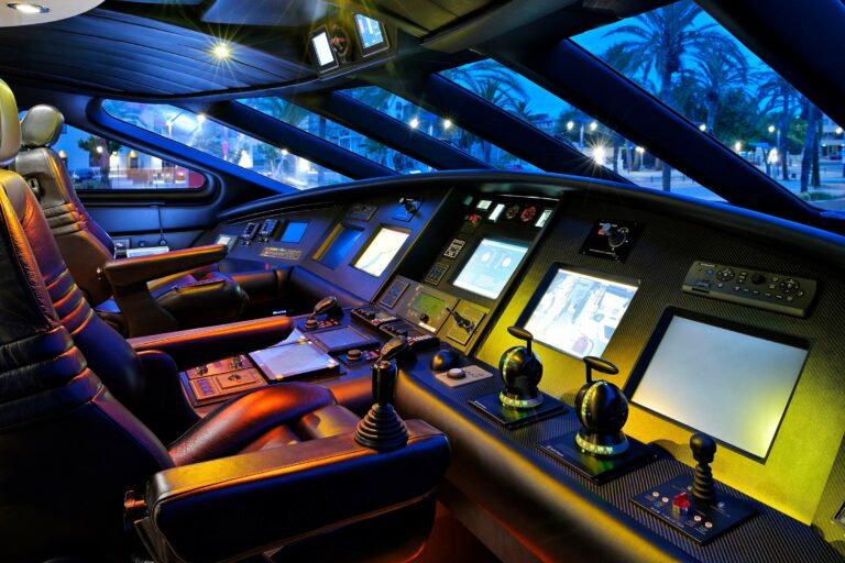 Luxury Motor Yacht MOONRAKER cockpit