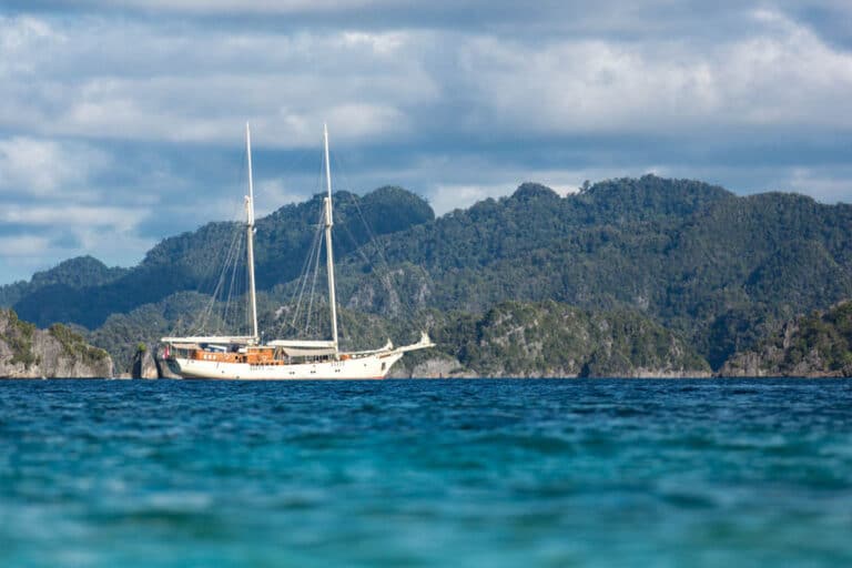 MUTIARA LAUT Sailing