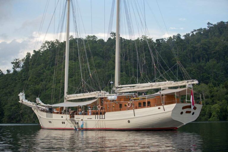 MUTIARA LAUT Side