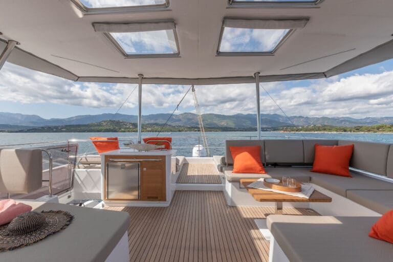 Luxury Catamaran NUMBER ONE - Dining area