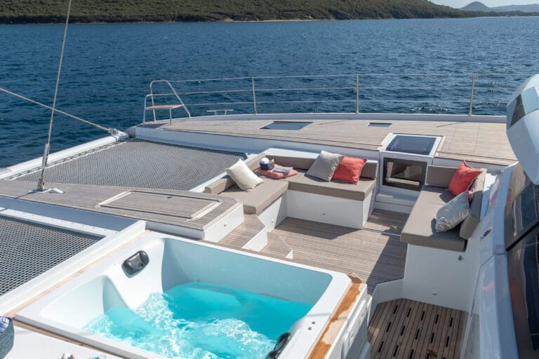 Luxury Catamaran NUMBER ONE - Jacuzzi