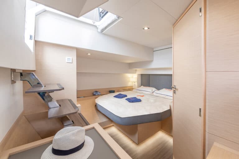 Luxury Catamaran NUMBER ONE - Master Cabin 3