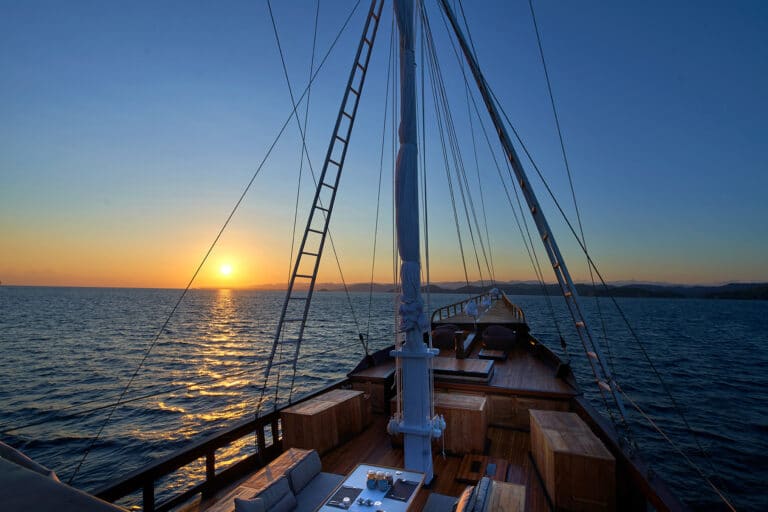 Luxury Phinishi Yacht ORACLE sunset