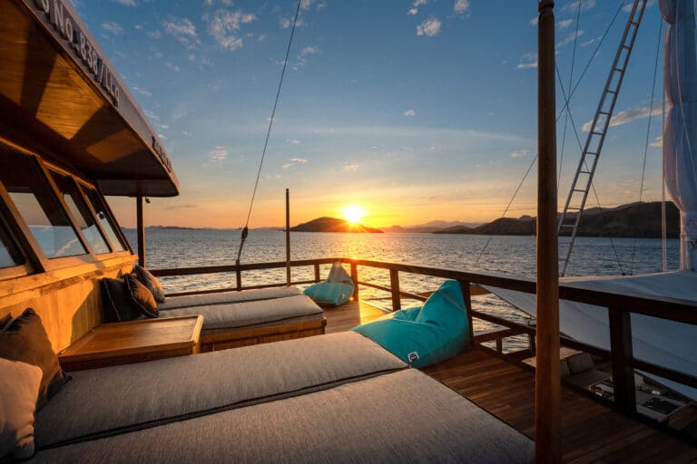 Luxury Phinishi Yacht ORACLE Lounge by sunset