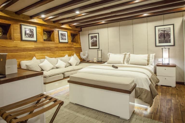 Luxurious Phinisi yacht PRANA - Master Suite