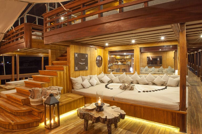 Luxurious Phinisi yacht PRANA - Deck Lounge