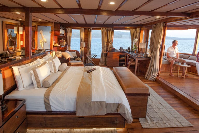 Luxurious Phinisi yacht PRANA - Master Cabin 2