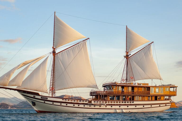 Luxurious Phinisi yacht PRANA Sailing