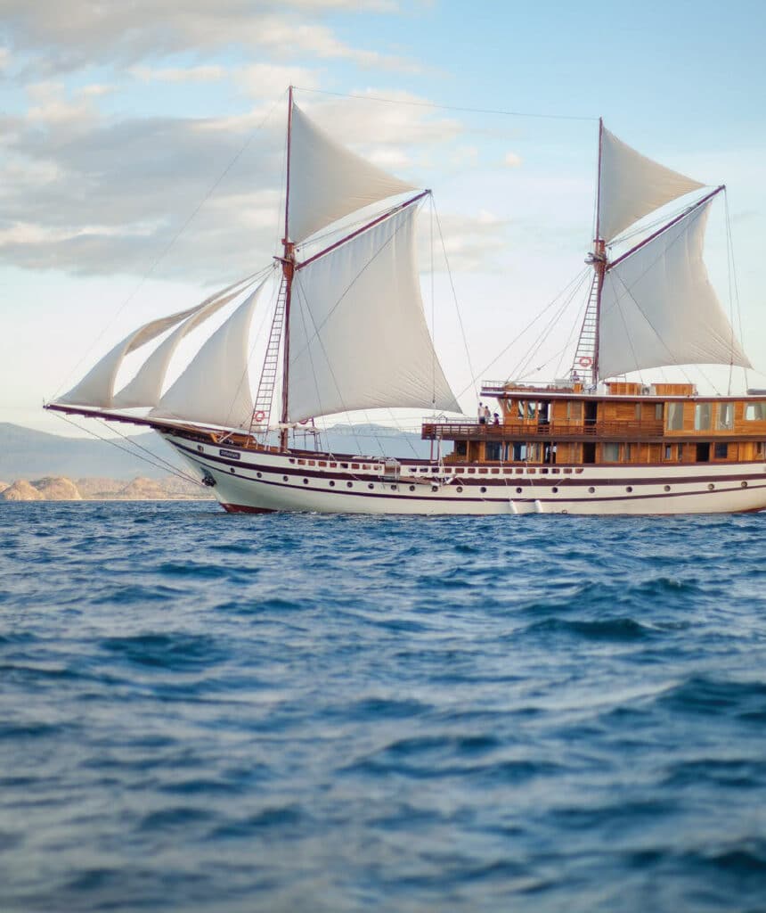 Luxurious Phinisi yacht PRANA in action