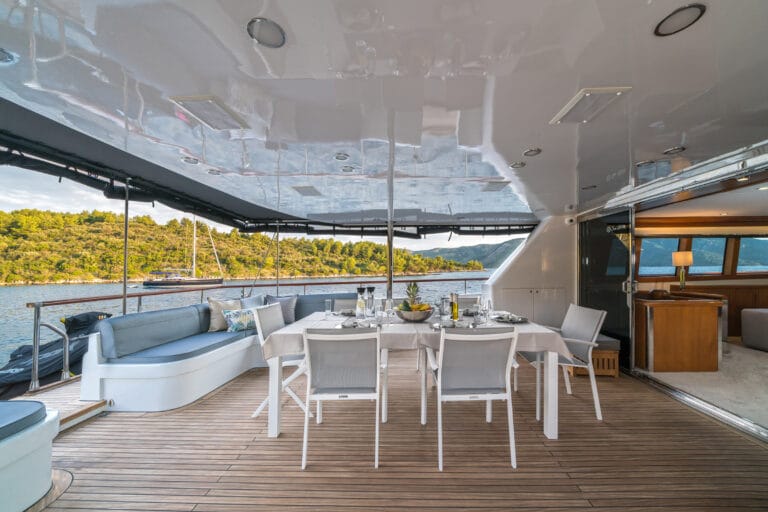 Luxury Motor Yacht San Limi al fresco dining