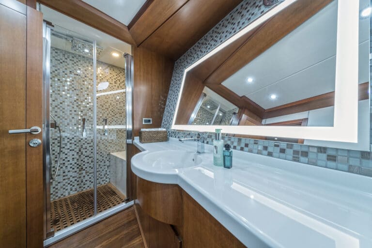 Luxury Motor Yacht SAN LIMI master suite en suite bathroom