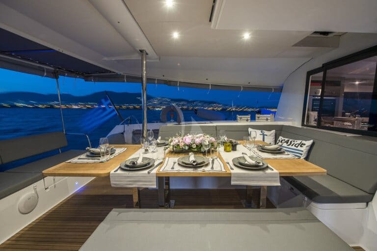 Luxury Yacht SEA ENERGY V - Al fresco dining