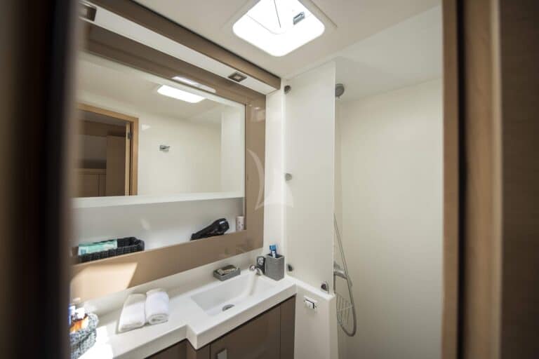 Luxury Yacht SEA ENERGY V - bathroom