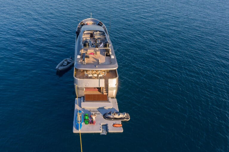 Luxury Motor Yacht SUMMER FUN aft deck