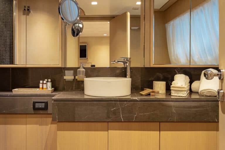 Luxury Motor Yacht SUMMER FUN master suite en suite bathroom