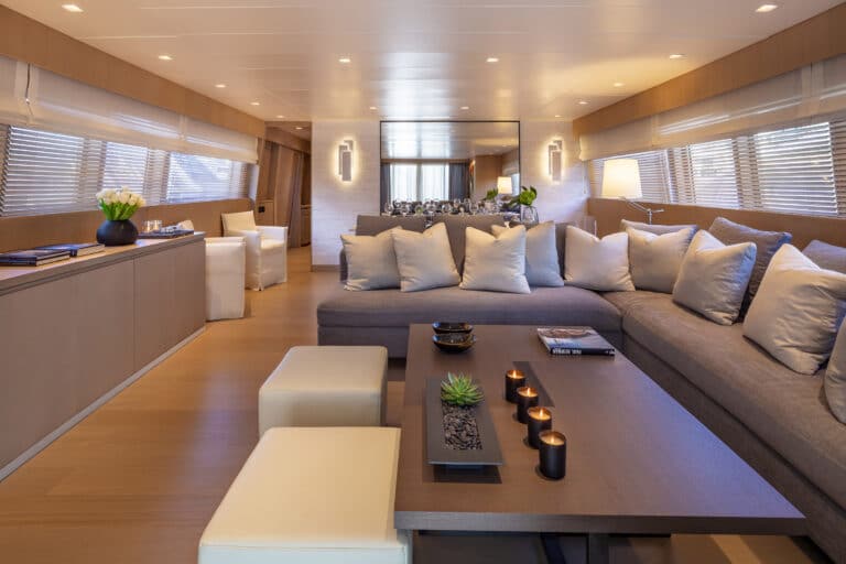 Luxury Motor Yacht SUMMER FUN saloon