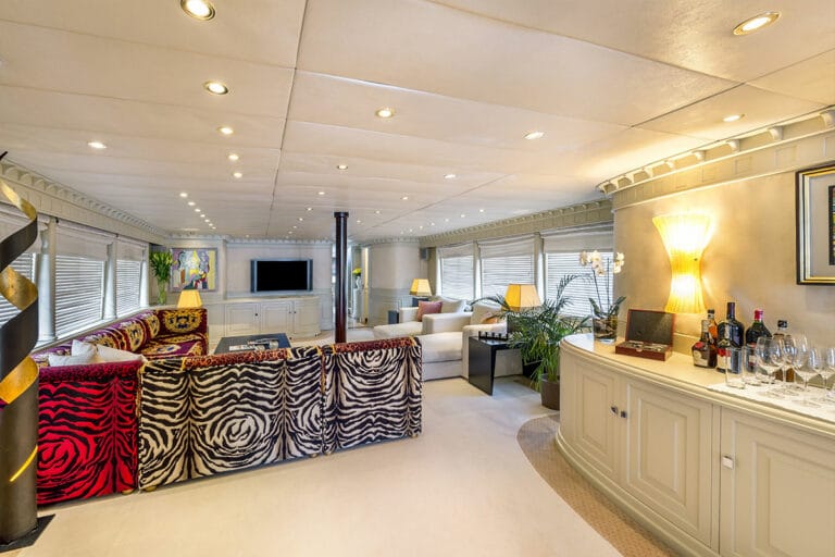 Luxury Motor Yacht SUPERFUN Living space