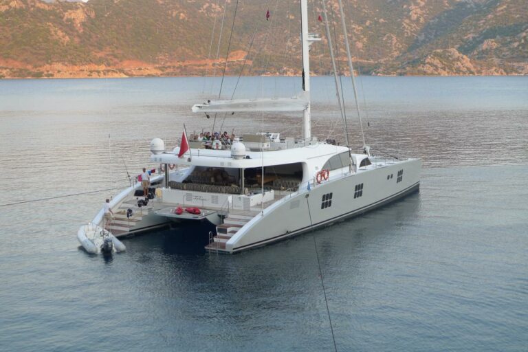 Sailing Catamaran IPHARRA Happy Clients