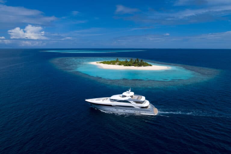 Luxury Motor Yacht SEAREX cruising