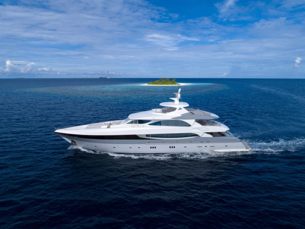 Luxury Motor Yacht SEAREX sailing