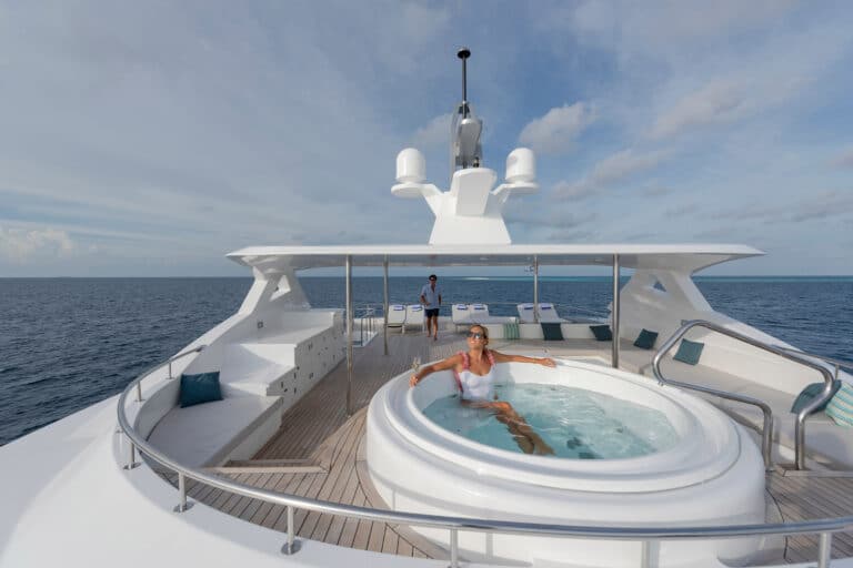 Luxury Motor Yacht SEAREX jacuzzi