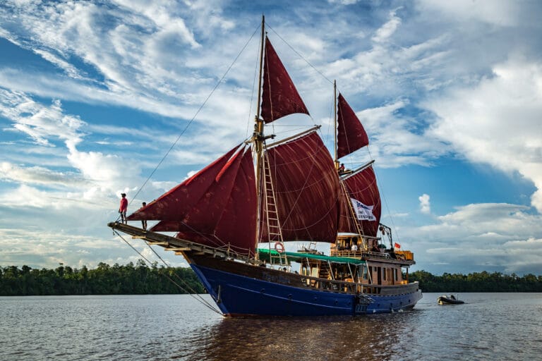 Luxury Phinisi Yacht TIGER BLUE front