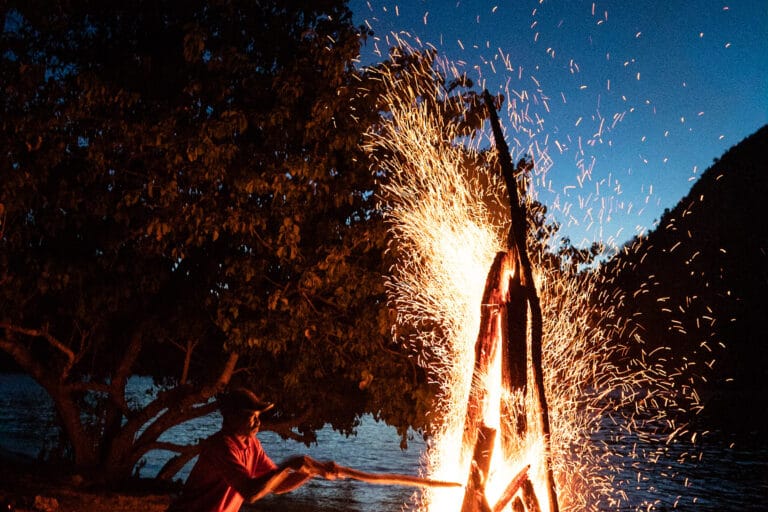 Luxury Phinisi Yacht TIGER BLUE Beach fire