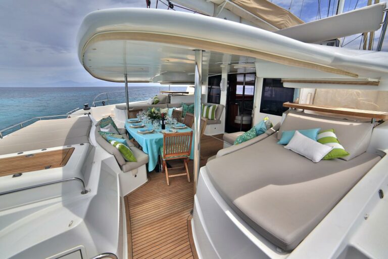 Lounge area catamaran WORLDS END in Greek waters charter