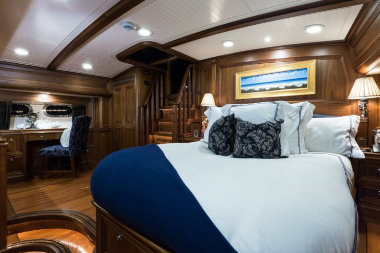 Luxury Sailing Yacht MARAE - Master bedroom