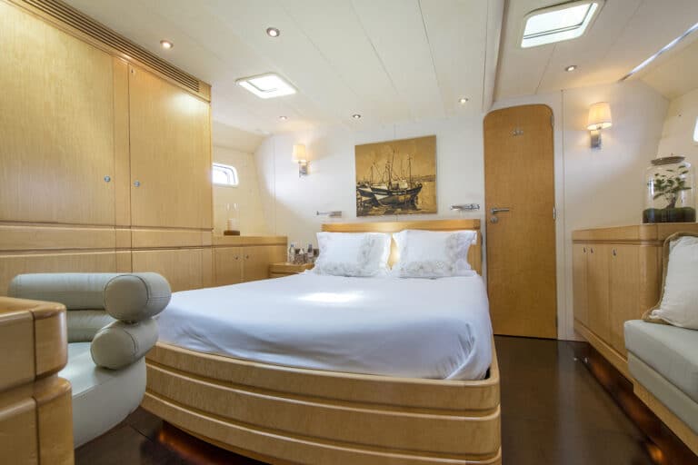 Luxury Yacht LADY 8 - Master Cabin