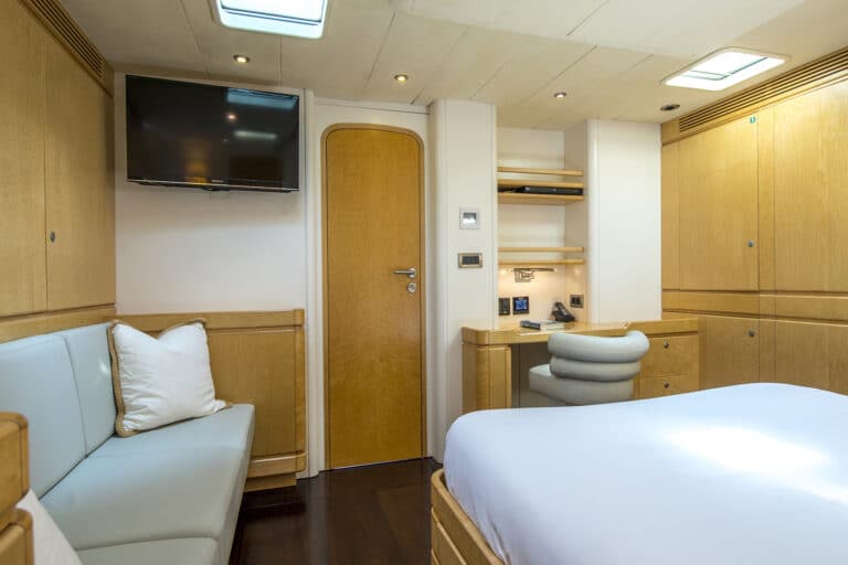Luxury Yacht LADY 8 - Master Cabin Sofa