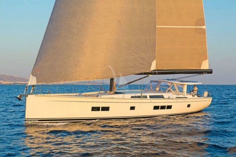 Luxury Sailing Yacht NADAMAS from startboard